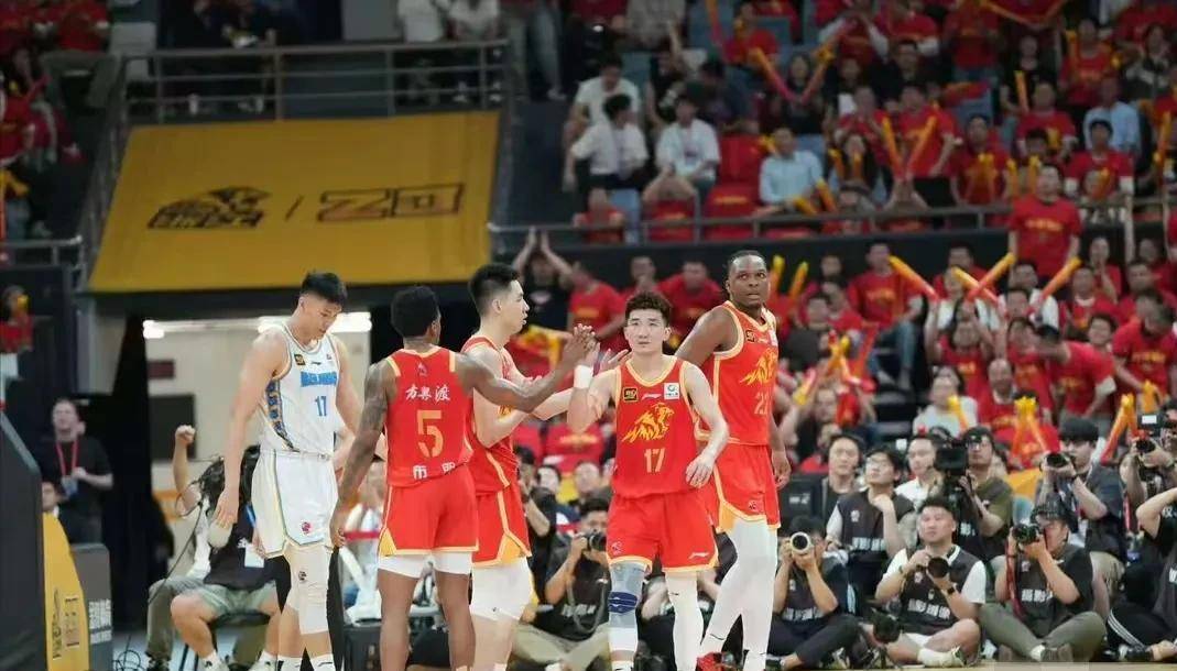 关于孙铭徽21分广厦胜浙江林庭谦32分天津胜四川的信息