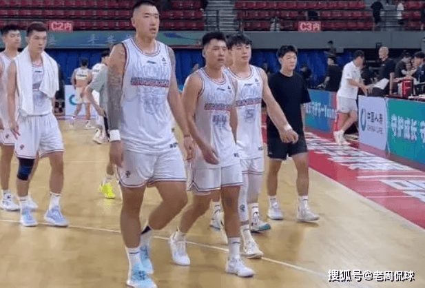 关于山东男篮备战对抗福建队，全队精神抖擞的信息