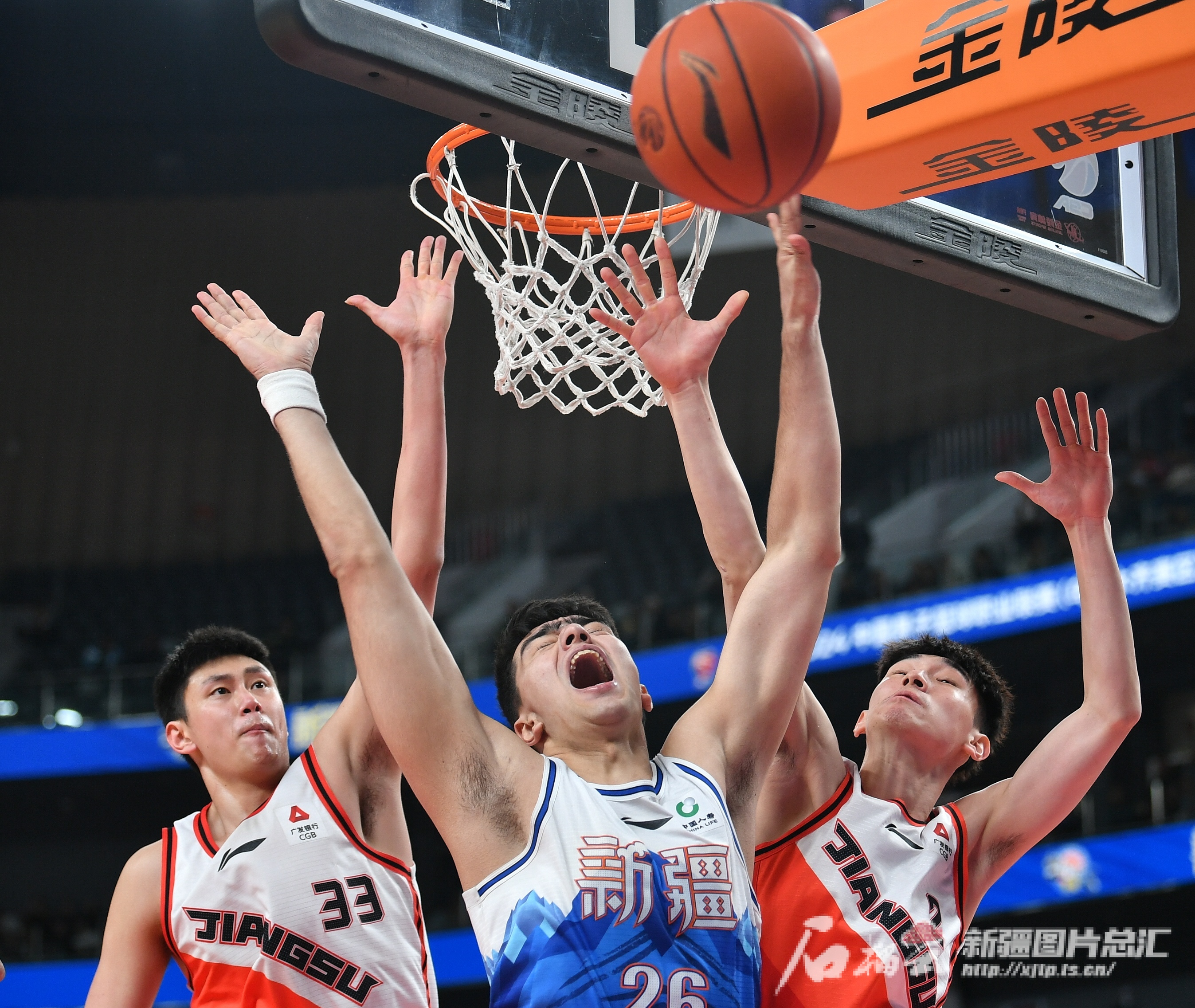 米兰体育-江苏男篮阵容调整取得胜利，集体奋进的简单介绍