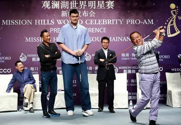 米兰体育-五洲球员在北美职业赛场上演篮球盛宴