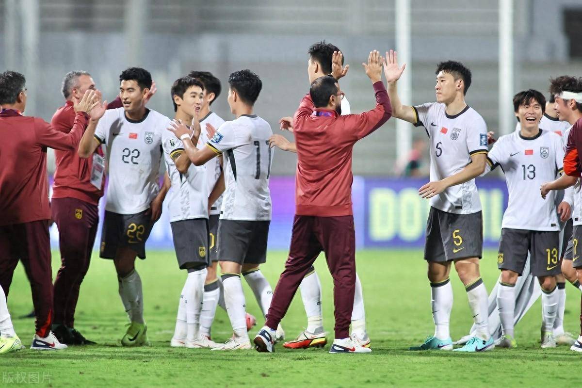 中国本土足球赛事上演精彩对决，备受关注
